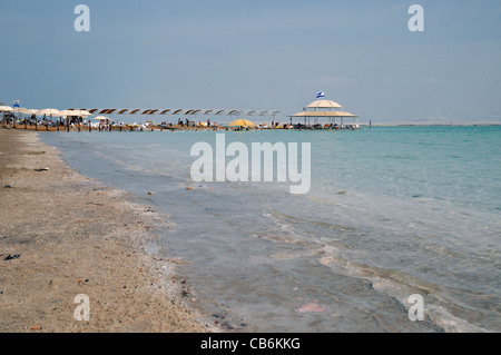 Panorama des Toten Meeresufer mit Luxus-Strand am Horizont, Israel, Asien Stockfoto