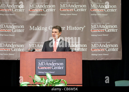 Texas-Gouverneur Rick Perry spricht über die Ankündigung einer Krebs-Initiative am M.D. Anderson Hospital in Houston, Texas USA Stockfoto