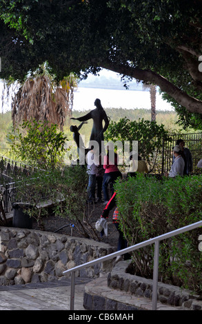 Statue neben der Kirche von St. Peter-Primat stellt Jesus nach seinem Tod und Auferstehung, Galiläa, Israel, Asien, Naher Osten Stockfoto