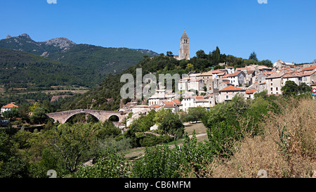 Mittelalterliche Stadt von Olargues mit alten Brücke Frankreich Stockfoto