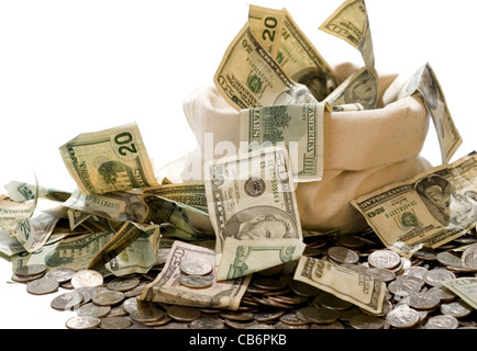 Geld (US-Dollar) aus einer Segeltuchtasche Geld verschütten. Stockfoto