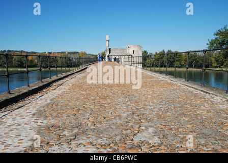 Le Pont d ' Avignon (Brücke von Avignon), auch bekannt als die Brücke Saint-Bénezet. Avignon, Vaucluse, Provence, Frankreich. Stockfoto