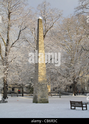 Queen Square mit seinen Obelisken im Schnee Bad Somerset England UK Stockfoto