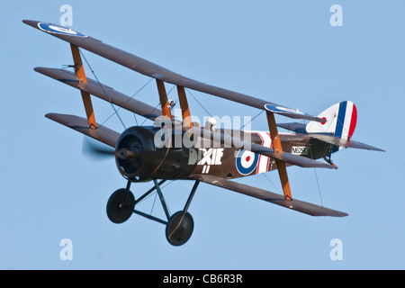 Sopwith Dreidecker besaß und von der Shuttleworth Vertrauen in Old Warden, Bedfordshire, England geflogen. Stockfoto