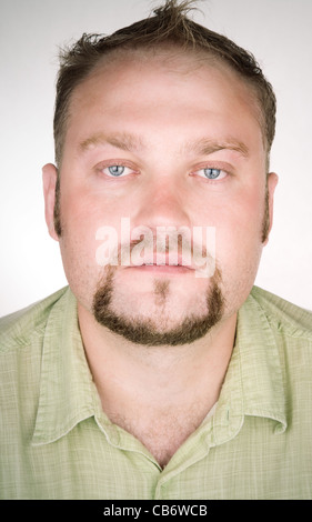 Closeup Portrait Erwachsene mit Bart (spezielles Foto getönt und Vignettierung) Stockfoto