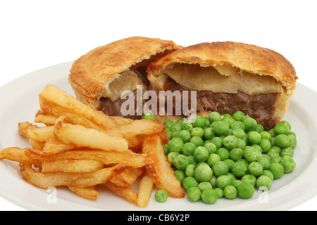 Nahaufnahme von Fleisch Pie Chips und Erbsen auf einem Teller Stockfoto