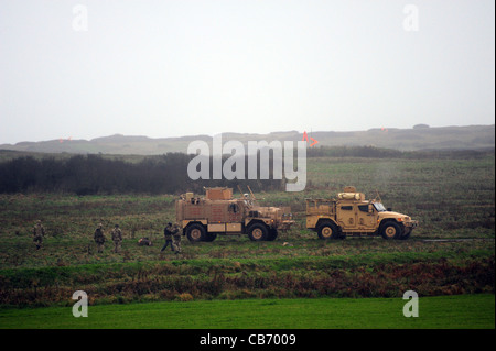 Welsh Guards training für Afghanistan mit Ridgeback in Castlemartin Schießplatz, West Wales Ridgback gepanzerte Personal carr Stockfoto