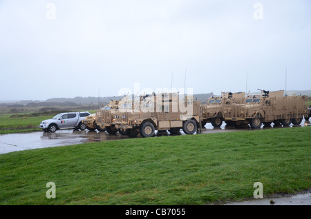 Welsh Guards training für Afghanistan mit Ridgeback in Castlemartin Schießplatz, West Wales Ridgback gepanzerte Personal carr Stockfoto