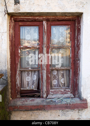 Alte Fenster mit Holzrahmen Stockfoto