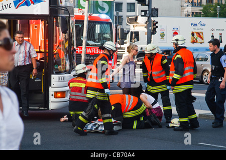 Unfall auf Fußgängerüberweg am Potsdamer Platz. Berlin, Deutschland. Stockfoto