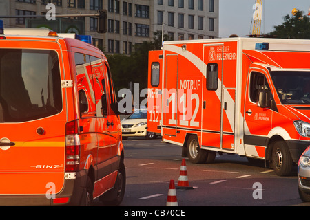 Unfall auf Fußgängerüberweg am Potsdamer Platz. Berlin, Deutschland. Stockfoto