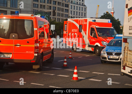 Unfall auf Fußgängerüberweg am Potsdamer Platz. Berlin, Deutschland. Stockfoto