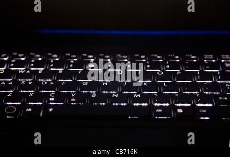 Beleuchtete Tastatur am Laptop Stockfoto