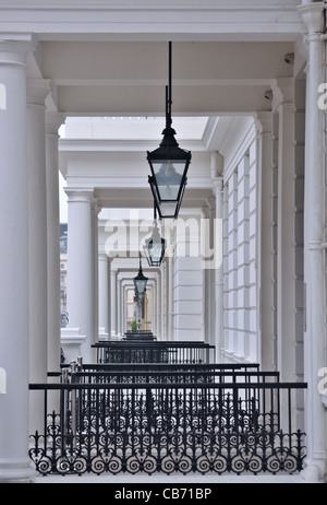 London: Reihenhaus. Reihe von Reihenhäusern. Stockfoto