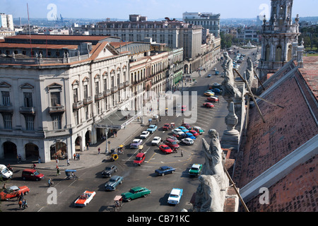 Blick vom Dach des Teatro Nacional de Cuba auf dem Teatro Payret und Paseo Marti, Havanna (La Habana), Kuba Stockfoto