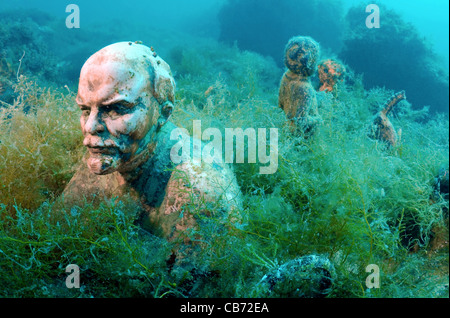 Gruppe von Skulpturen Wladimir Iljitsch Uljanov Lenin zum ersten in der Welt Unterwasser museum Leaders' Gasse oder sowjetischen Atlantis Stockfoto