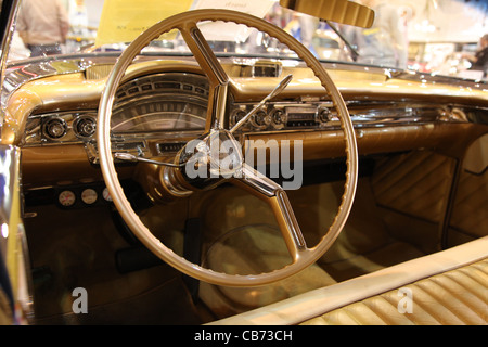 Innenraum von einem amerikanischen Oldtimer auf der Essen Motor Show in Essen, Deutschland, am 29. November 2011 gezeigt Stockfoto