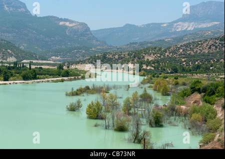 Malerische Aussicht von Ermenek Stausee am Fluss Göksu Türkei Stockfoto