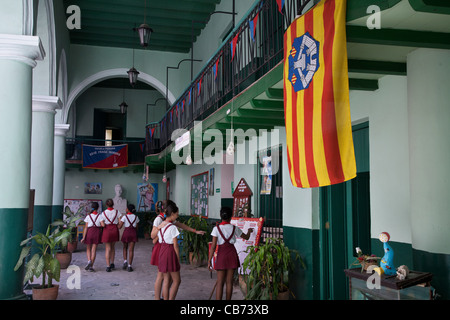 Eine Schule, gesponsert von der Regierung von CataluÒa, Spanien, Havanna (La Habana), Kuba Stockfoto