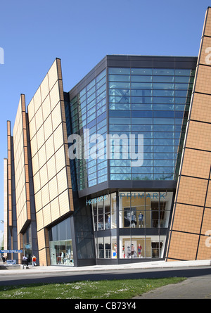 Die Vorderansicht des Drake Circus Shopping Centers, Plymouth, UK. Zeigt den vorderen Eingang zu Primark. Stockfoto