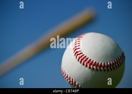 Baseball Schläger Ball und Handschuh Handschuh, Sportgeräte nahe USV Stockfoto