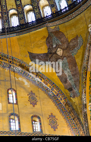 Türkei, Istanbul, Sultanahmet, Hagia Sophia Mural eine sechs geflügelte Seraph oder Engel unter der zentralen Kuppel. Stockfoto