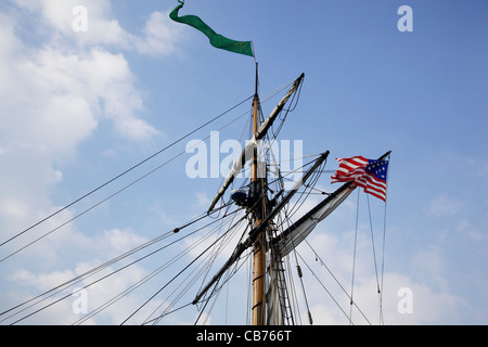 Mast und Rigg vom Freunde guten Willens. Große Schiffe 2011, Navy Pier, Chicago, Illinois. Stockfoto