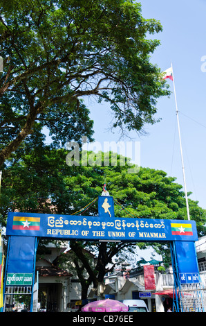 Neue "Republik der Union von Myanmar" Schild am Grenzübergang in Tachileik Myanmar gegenüber Mae Sai in Nordthailand Stockfoto