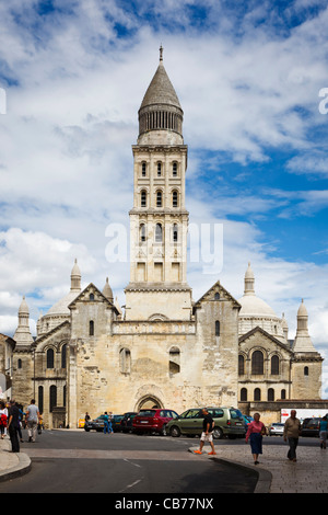 Perigueux St-Front-Kathedrale und Straßen, Dordogne, Frankreich Stockfoto