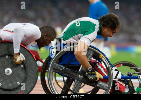 sportlichen Wettkampf auf die Paralympischen Spiele 2008 zeigt die Athleten in T52 100 Meter Rollstuhl Männerrennen final Stockfoto