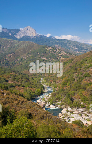 Blick vom Generals Highway mit Moro Rock, Sequoia Nationalpark, Kalifornien, USA Stockfoto