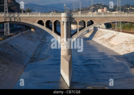 Der North Broadway-Buena Vista Street Bridge, Los Angeles River, Los Angeles, Kalifornien, USA Stockfoto