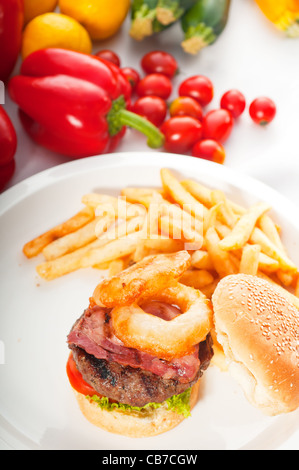 Amerikanischen Hamburger Sandwich Zwiebelringe Stockfoto