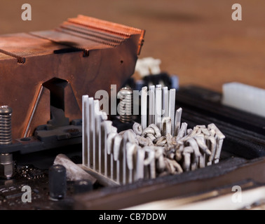 Hauptplatine Detail mit geschmolzenen Kühlkörper Stockfoto