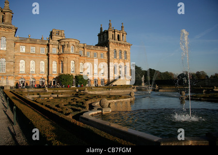 Blenheim Palace Oxfordshire der oberen Wasserterrasse und Cafe Stockfoto