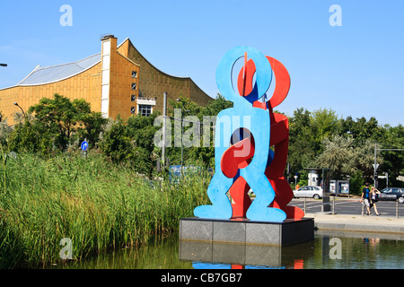 Die Boxer-Skulptur von Keith Haring Potsdamer Platz. Berlin, Deutschland. Stockfoto