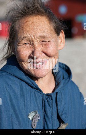 Frau von Ittoqqortoormiit, Scoresbysund, Grönland Stockfoto