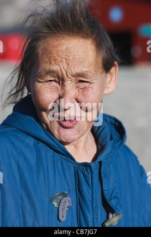 Frau von Ittoqqortoormiit, Scoresbysund, Grönland Stockfoto