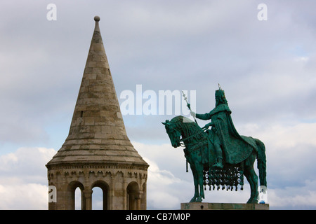 Fischers Bastion und Statue von St. Stephan, Schlossberg, Budapest, Ungarn Stockfoto