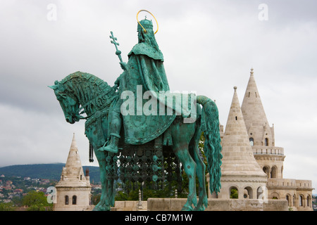 Fischers Bastion und Statue von St. Stephan, Schlossberg, Budapest, Ungarn Stockfoto