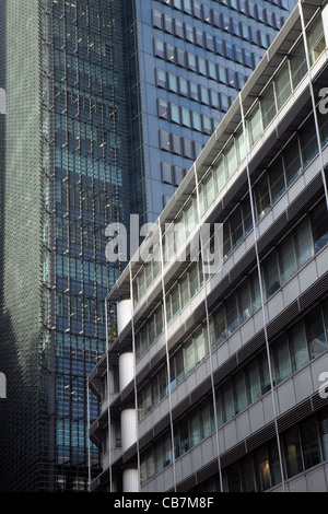 Architektonischen Details der moderne Bürokomplexe, Glas & Stahl Fassaden, City of London, UK. Geeignet als Hintergrund Stockfoto