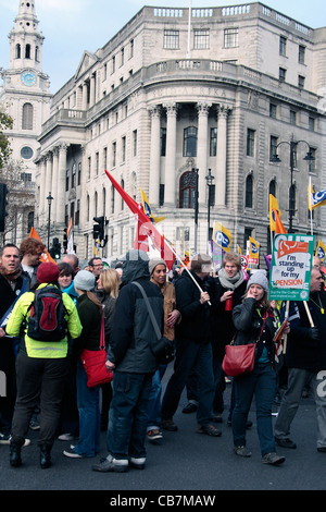 Beschäftigten des öffentlichen Dienstes marschieren durch London aus Protest gegen geplante Rente Änderungen. Stockfoto