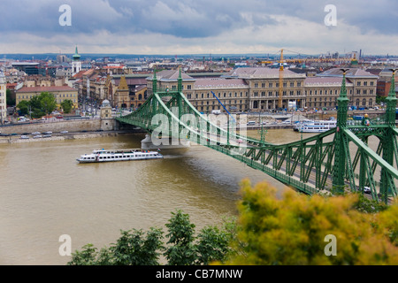 Szabadsag Brücke (Freiheit oder Unabhängigkeit Brücke) an der Donau, Budapest, Ungarn Stockfoto