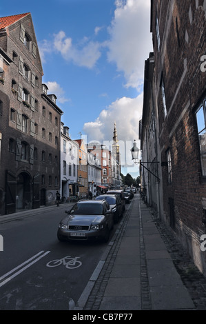 Kopenhagen: Sankt Anne Gade, Blick auf die Vor Frelsers Kirke Stockfoto