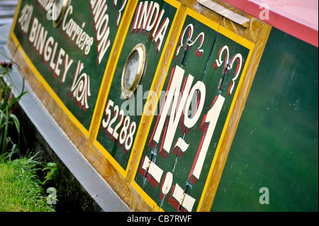 No1 auf der Seite einen Kanal Boot am Leeds-Liverpool Kanal, in der Nähe von Skipton, Yorkshire, Großbritannien. Stockfoto