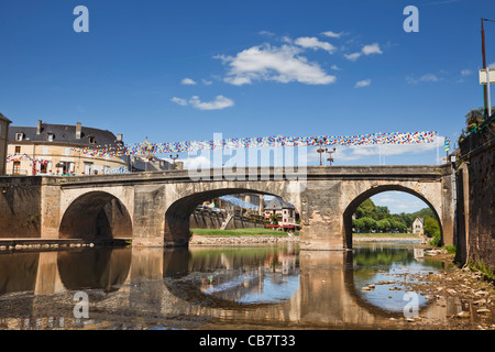 Brücke über die Vézère Fluss bei Montignac in der Dordogne, Frankreich Stockfoto