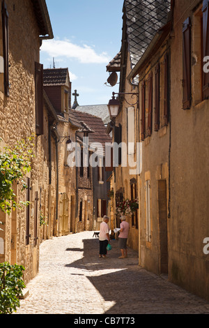 Straße im Dorf Montignac, Périgord Noir, Dordogne, Frankreich, Europa Stockfoto