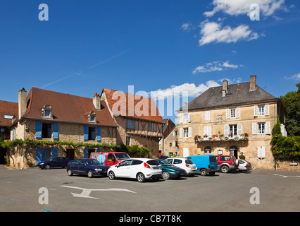 Altbauten auf einem Platz in Montignac, Dordogne, Frankreich Stockfoto