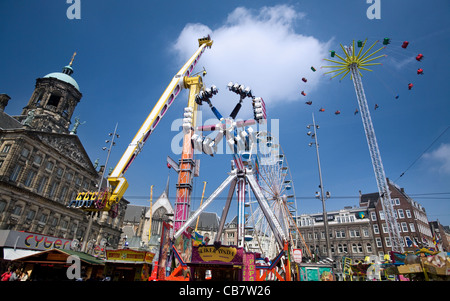 Jahrmarkt auf dem Damm vor dem Königspalast, Amsterdam, Niederlande Stockfoto