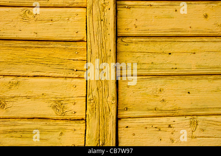 Alte bemalte Holzwand architektonischen Kulisse. Nägel und alten Brettern. Stockfoto